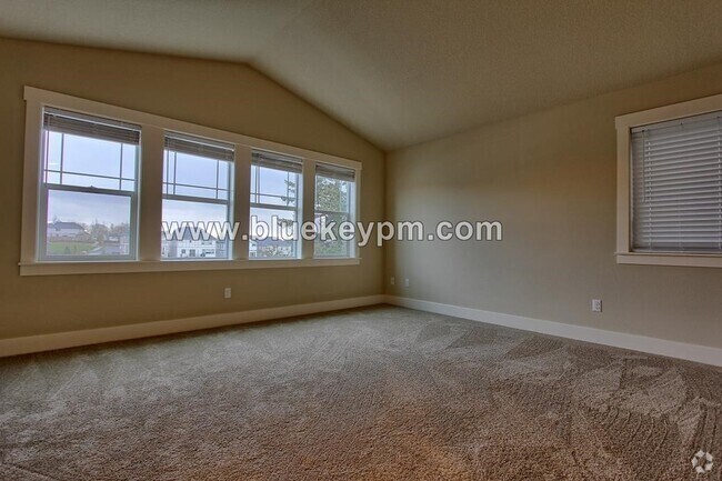 Building Photo - 4 Bed  3 Bath Home in Bethany Across From ...