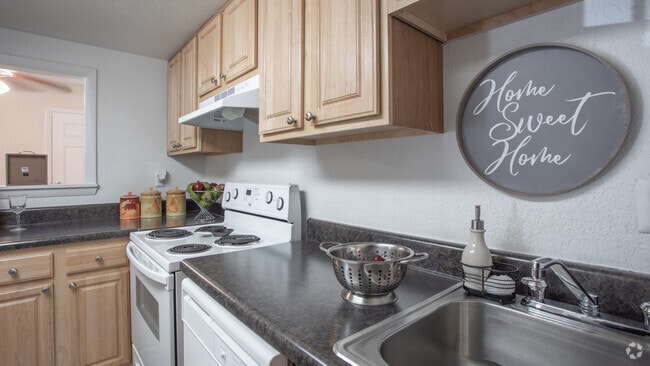 2BR,1BA,-800SF