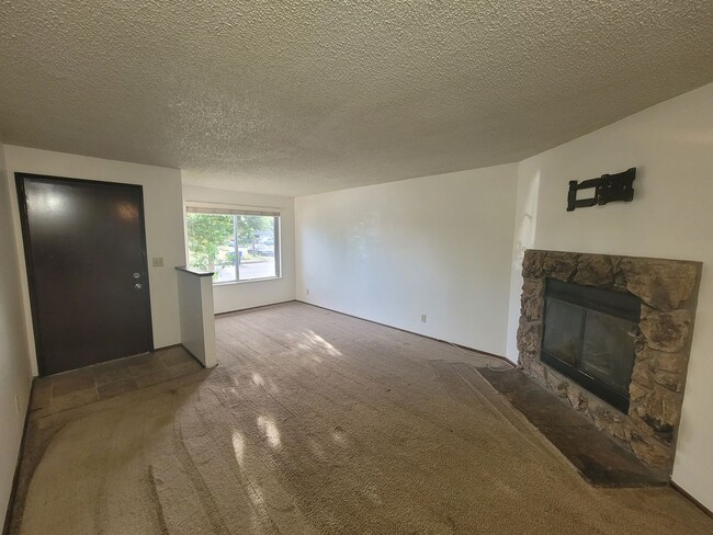 Building Photo - 01004 Unit 52nd Place Rental