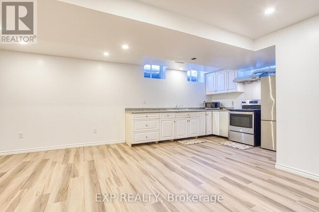 Photo - 72 Nanaimo Cres