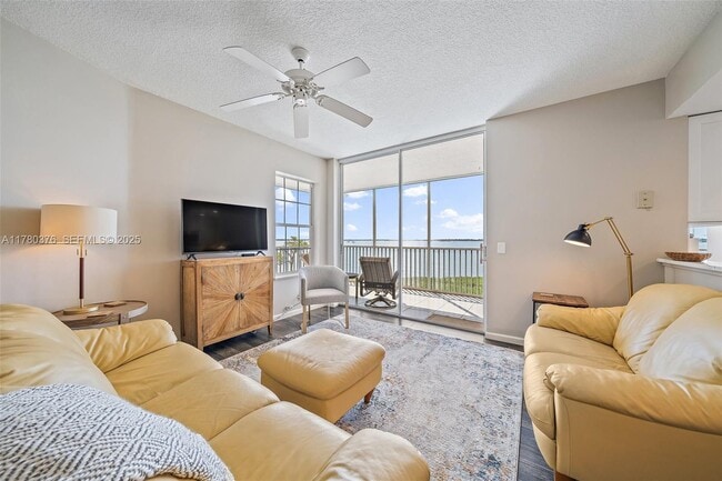 Photo - 5800 NE Island Cove Way Unidad 2207