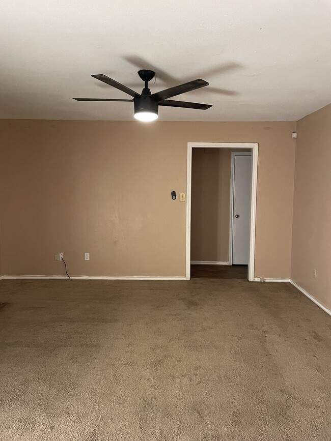 Photo - 1408 Bluffview Dr