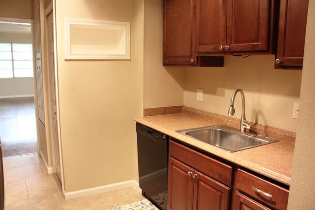 Photo - 2 BEDROOM - MAHNCKE PARK