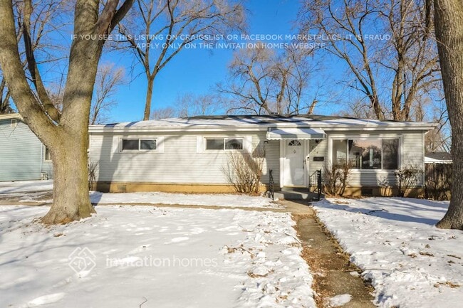 Photo - 724 W James St