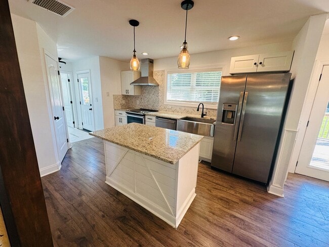 Photo - Urban setting w/ incredible fenced in back yard. 3 bed/2bath + detached office building