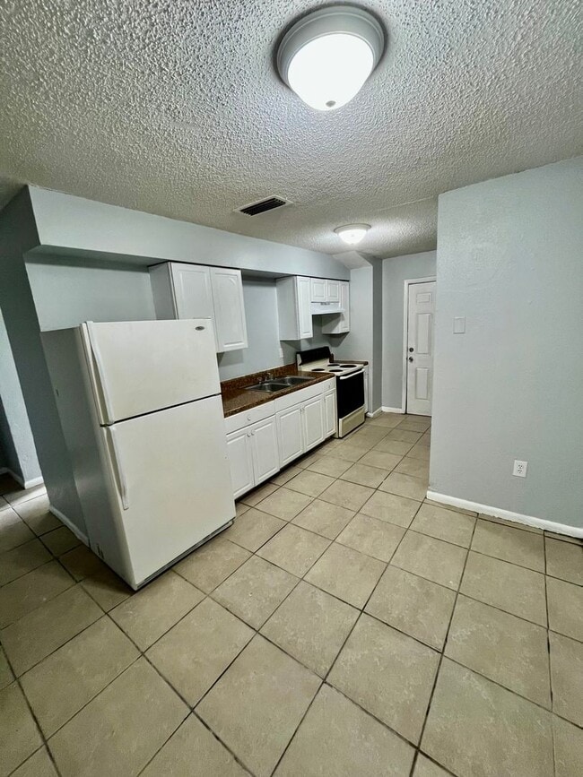 Photo - SPACIOUS 2BR/1BA Lakeland Duplex! NO APPLICATION FEE!!