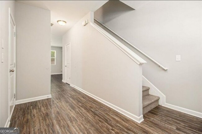 Photo - 1881 Millstream Hollow