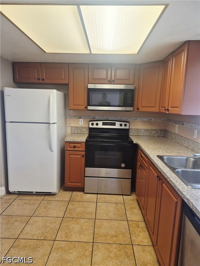 3206 SE Santa Barbara Pl