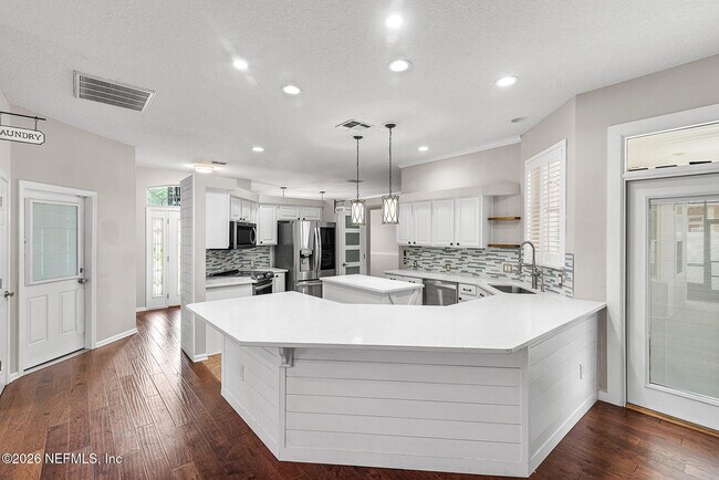 4032 Lonicera Loop