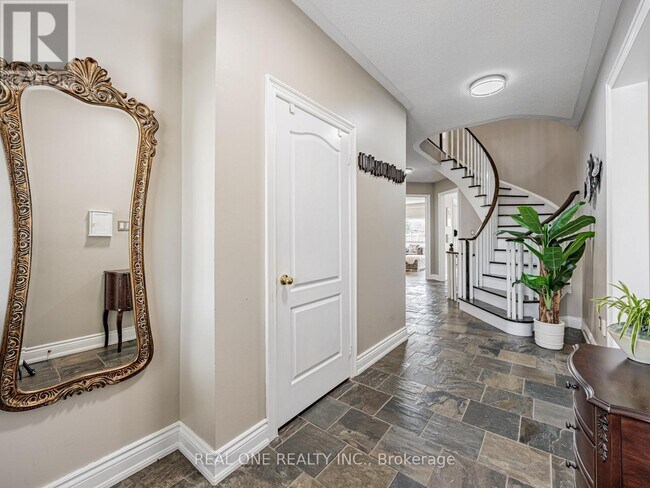 Photo - 51 Hanson Crescent