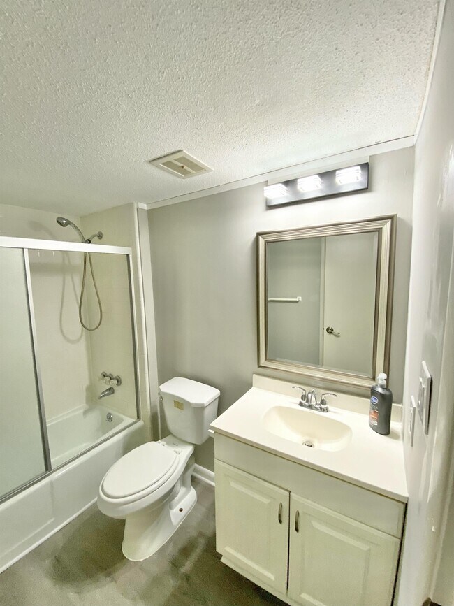 Photo - 405 Marshall Ct