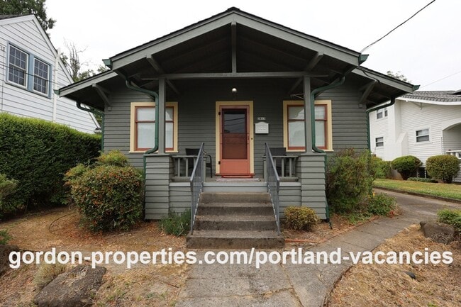 Building Photo - SE 11th Ave - Vintage 1 bedroom bungalow with office/den in Brooklyn neighborhood