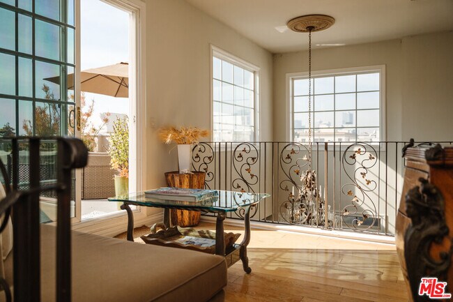 Photo - 125 Rexford Dr Unidad 303