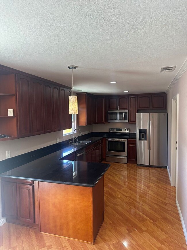 Photo - 2615 Camloop Dr