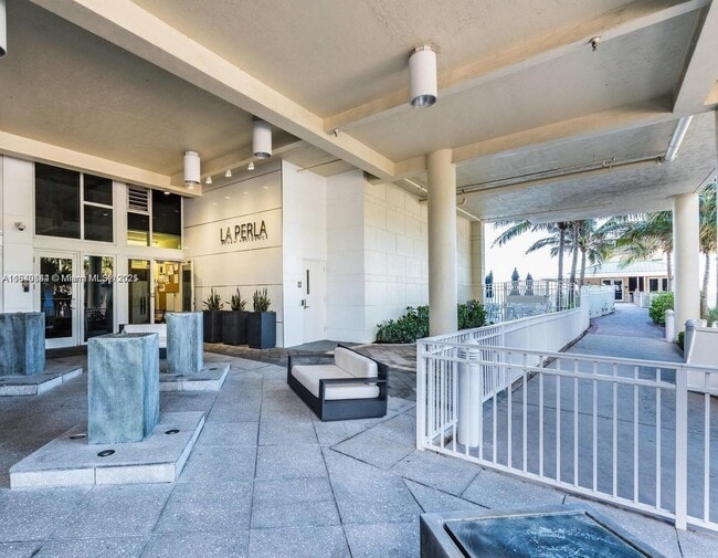 Photo - 16699 Collins Ave Unidad 2006