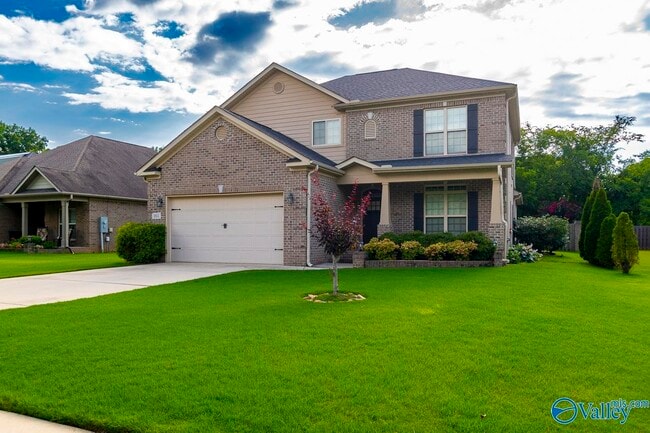 Photo - 161 Huntsmen Lane