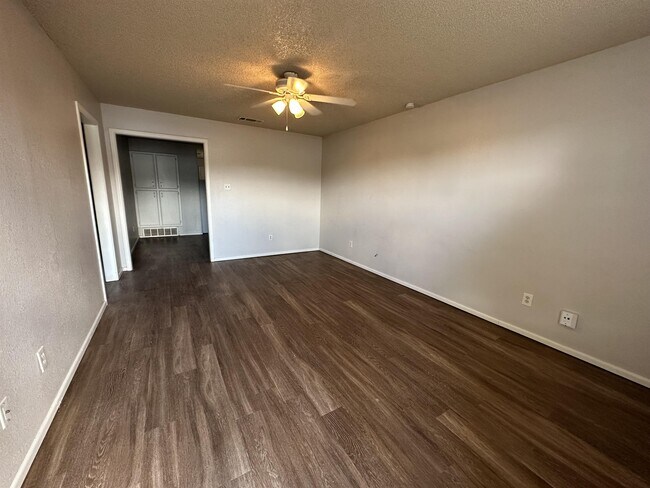 Photo - 2103 S Loop 289