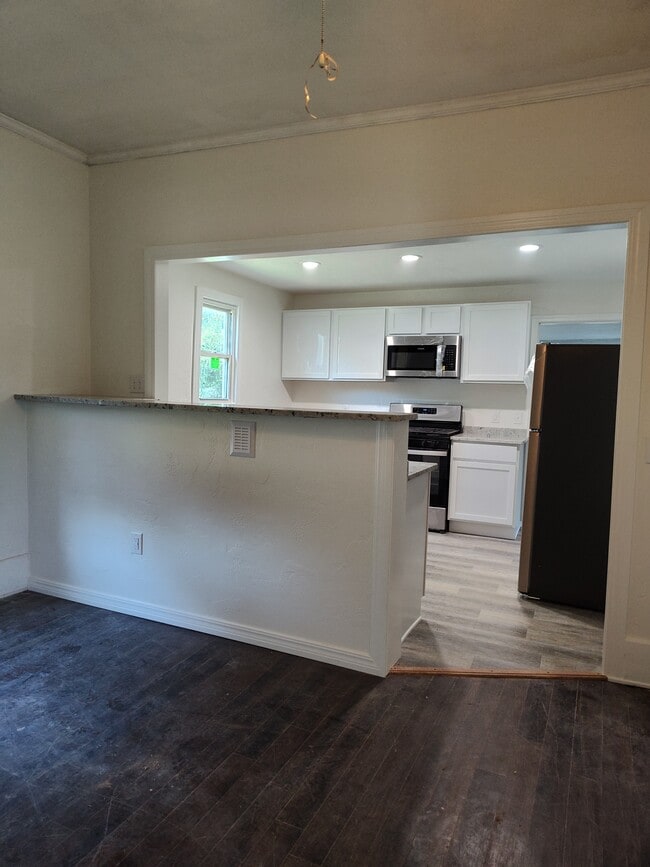 Photo - 323 S West St