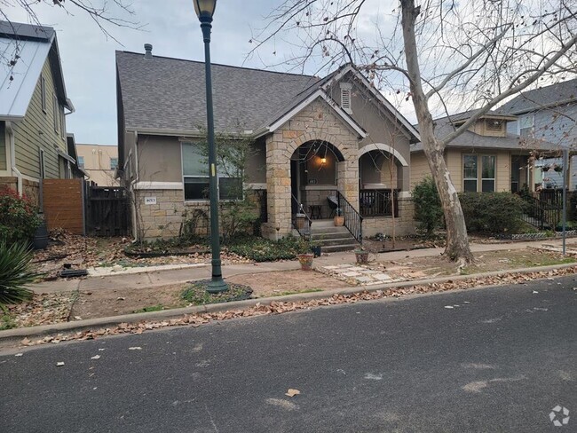 Building Photo - 4013 Threadgill St Rental