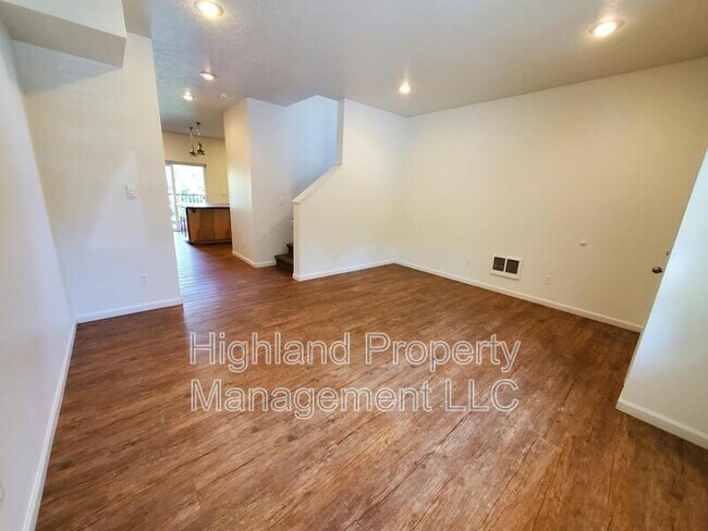 Photo - 1215-1217 NE Monroe St