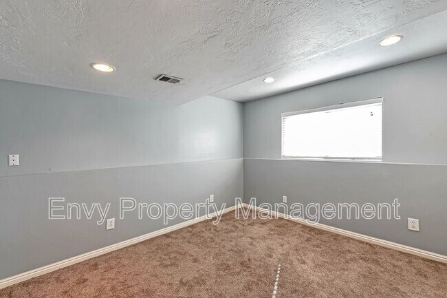 Photo - 1637 W 200 S St