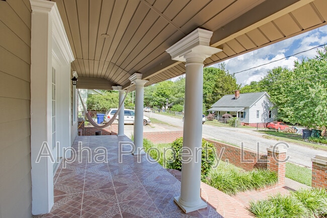 Photo - 114 Edwards St