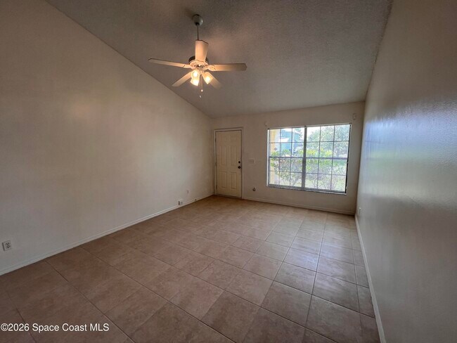 Photo - 818 7 Gables Cir SE