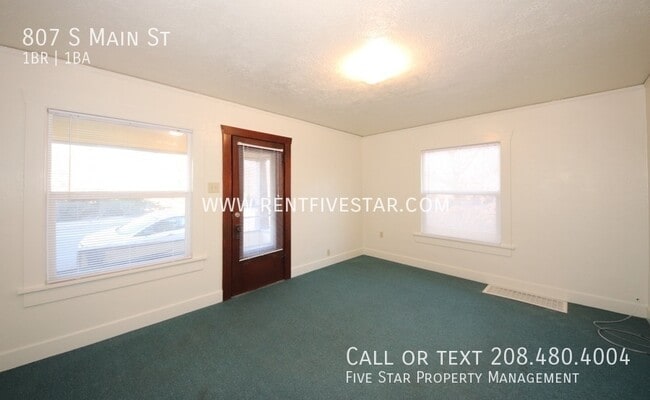 Photo - 807 S Main St
