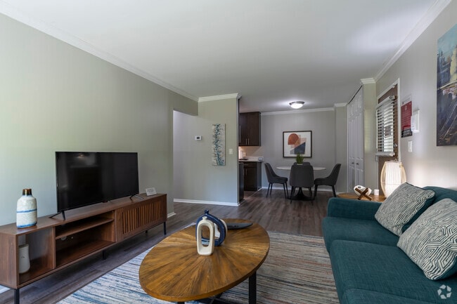 The Hemingway 2BR, 1BA - 725SF - Living Room