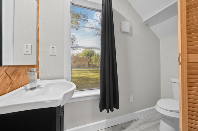 Photo - 8050 Tavenor Ln