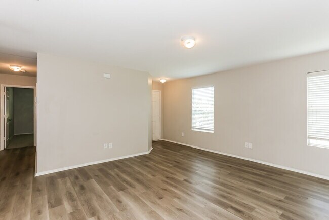 Photo - 1303 Macaw Ct