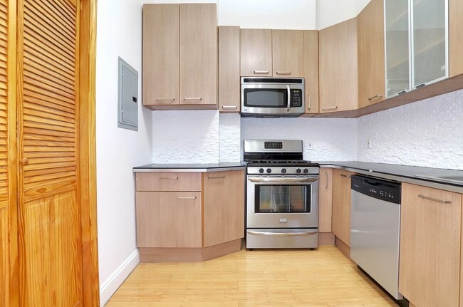 Building Photo - 410 Central Ave Unit 2D