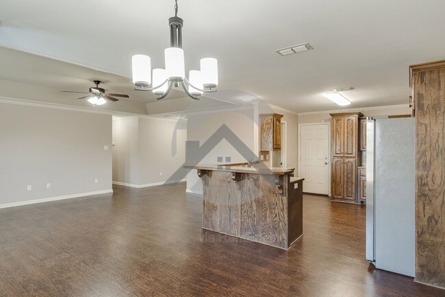 Photo - 2405 Canterbury Ln