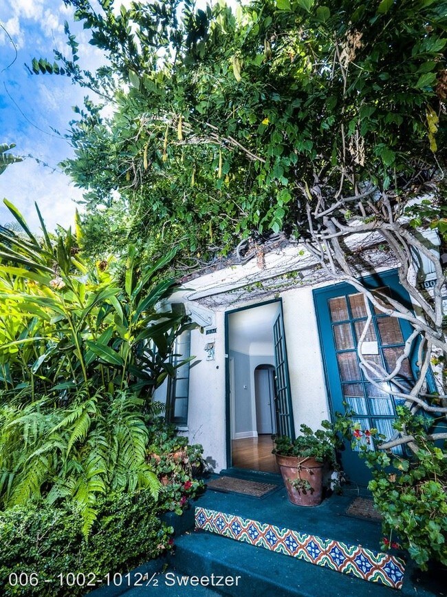 Photo - 1002-1012 N Sweetzer Ave