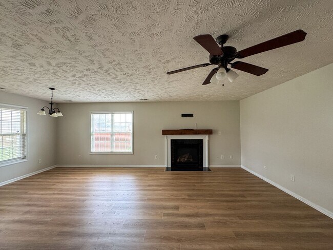 Photo - Lovely 3 Bed 2 Bath Fayetteville Home with Fenced Yard