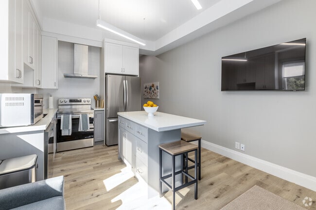 6BR, 3BA - 1,800SF - Kitchen/Living Room - Campus Gate Residence's
