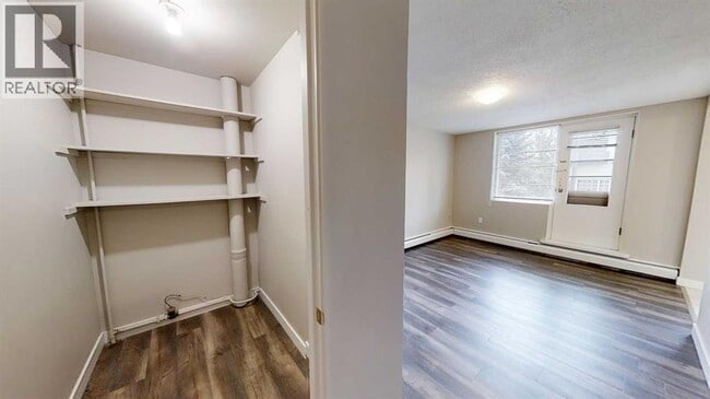 Photo - 9932-9105 105 Ave