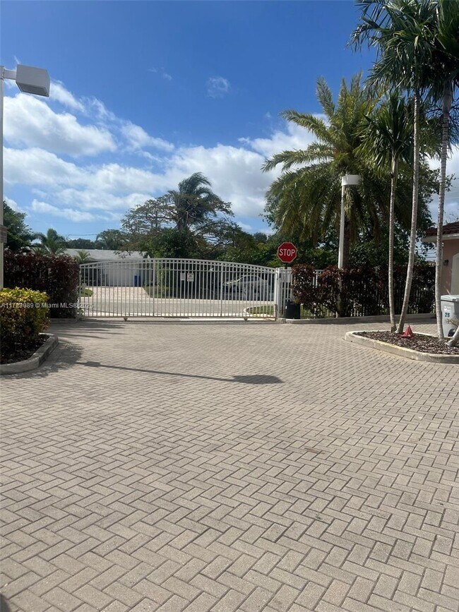 Photo - 2333 SE 5th St