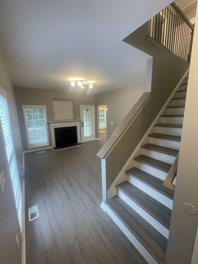 Photo - 3 bd 2.5 ba House
