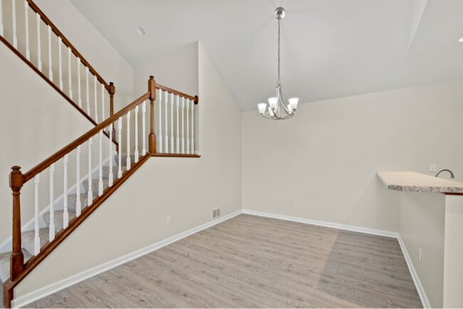 Photo - 75 Nicholas Dr