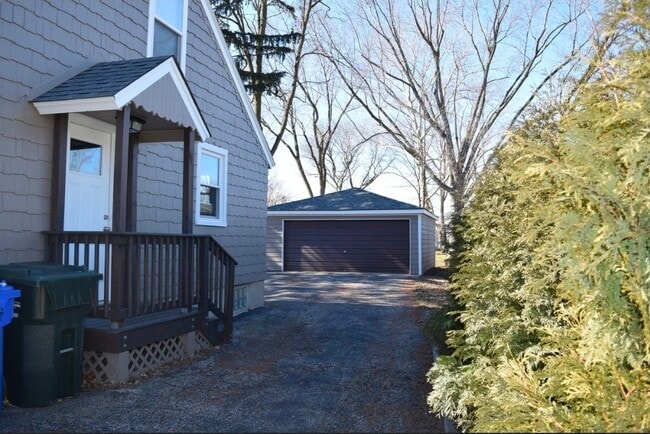 Photo - 254 W Main St