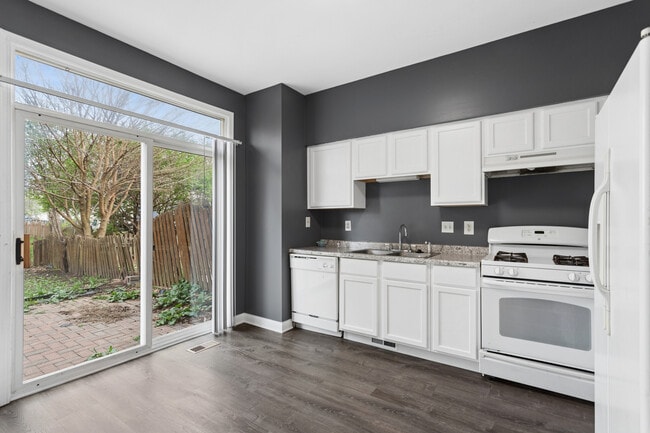 Photo - 21523 Franklin Cir