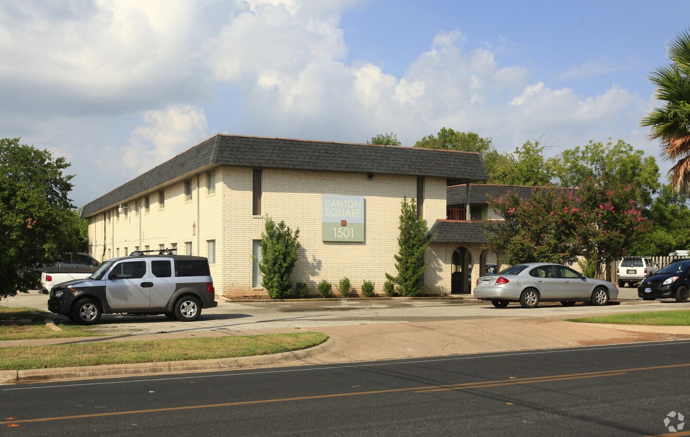 Photo - Carlton Square Apartments
