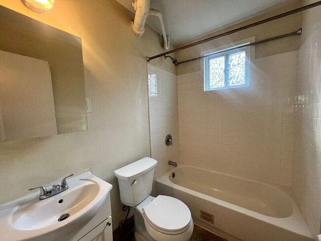 Photo - 408-410 Dobson St