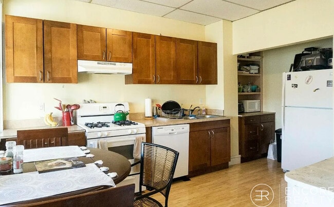 Building Photo - 32 Orkney Rd Unit 2