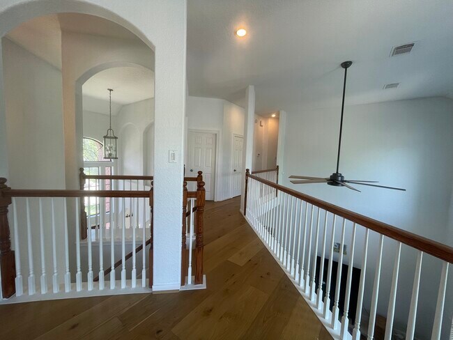 Photo - 301 Winding Oak Ln S