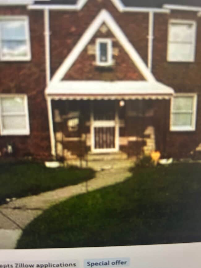 Photo - 8205 E Outer Dr House
