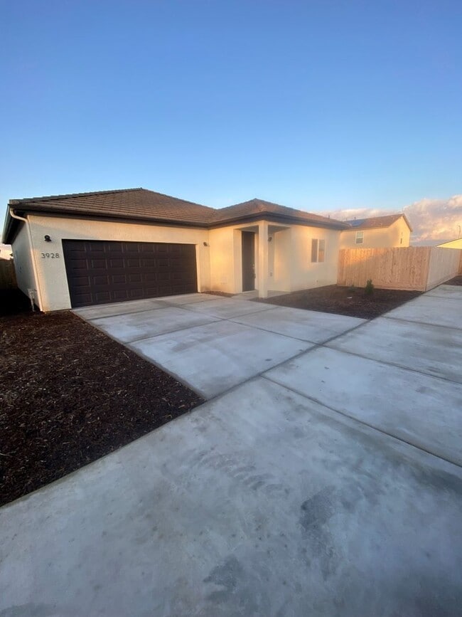 Building Photo - 3928-3928 S Burke St Unit 3928 S. Burke