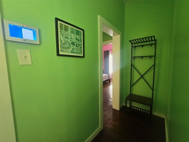 Photo - 1119 Broadway Avenue J