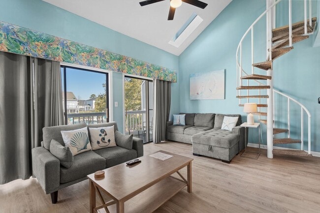Building Photo - Fully Furnished W/ All Utilities Included!... Unit 1J Rental
